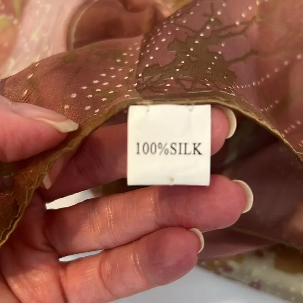 100% silk pink print scarf EUC perfect for every wardrobe so many ways to style
